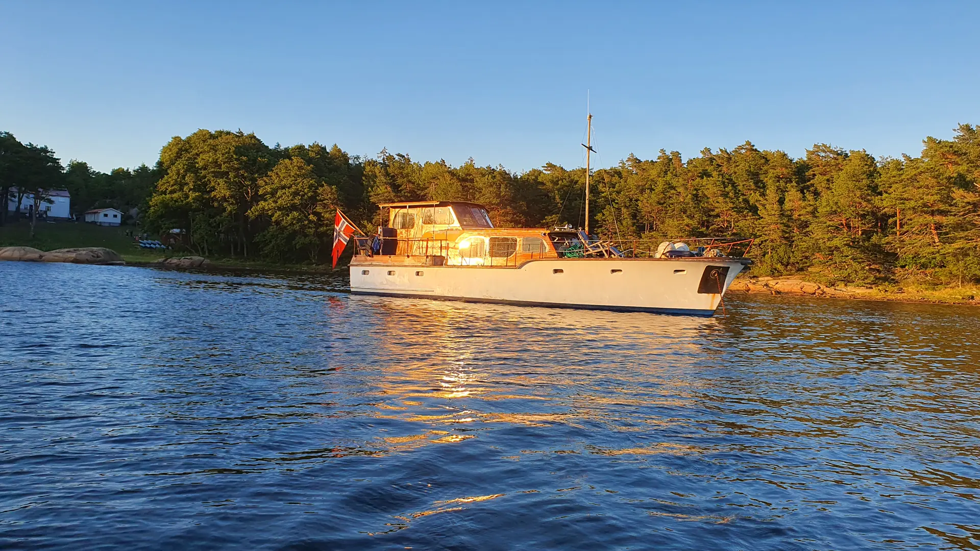 Super Van Craft 47 er bygget i Holland - for kanalene i Nederland, med varmvalsede galvaniserte stålplater. Alle foto: Privat