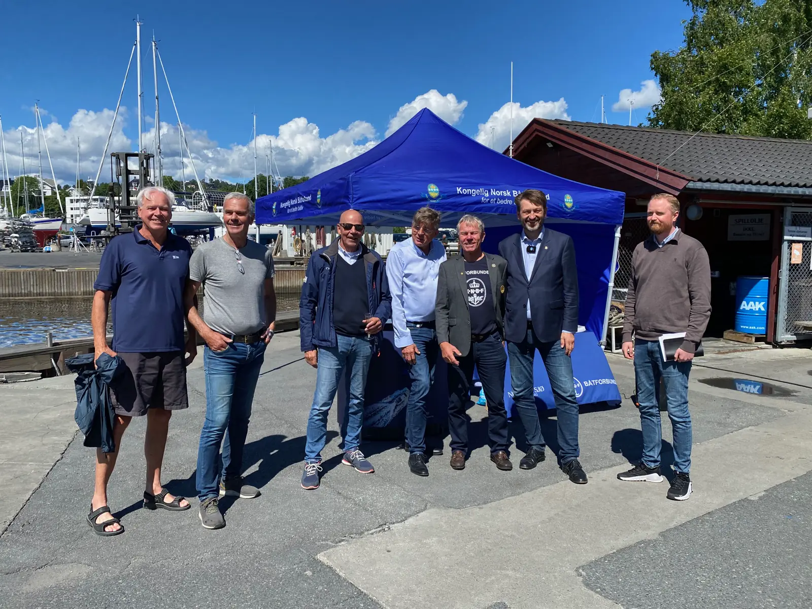 Torsdag 11. juni åpnet byrådsleder Eirik Lae Solberg foreningens nye, mobile renseanlegg fra Toxiclean. Foto: KNBF